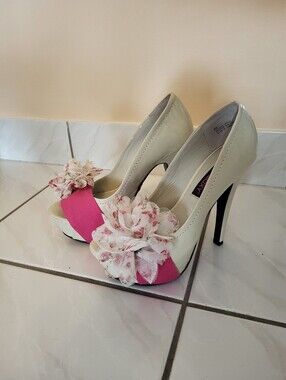 Mojo Moxy Bone and Pink Leather Upper Heels